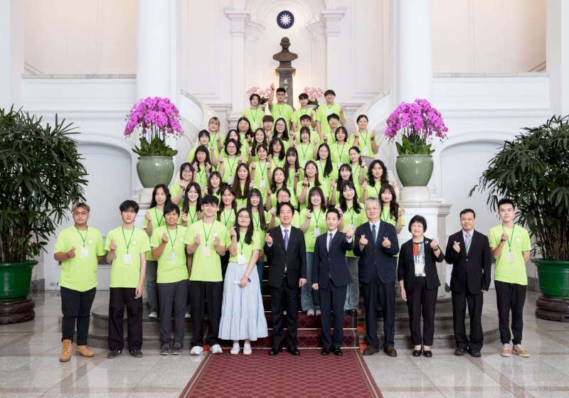 文藻外大大學社會責任計畫團隊視訊連線馬國砂勞越市 助原民國小生精進英語獲總統接見