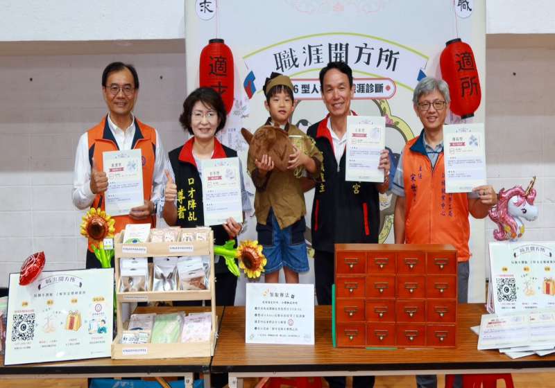 高市勞工局邀30家企業前進苓雅運動中心徵才逾千人 初步媒合率56.2%