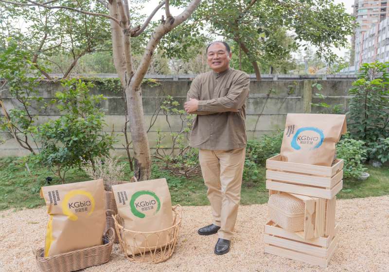 屏縣生技業者指導德國實習生柯拉斯研究農業副產物高值化 德國青年科學競賽勝出