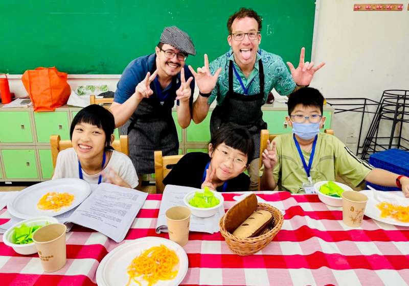 高市仁武高中等6單位推突破重圍英語音樂營 台美逾50名志工自費陪伴學員