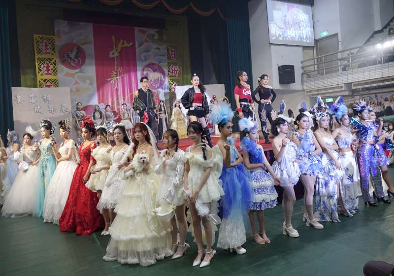 高市中山工商美容科學習成果展 7幕動態秀搭配8實作體驗區秀特色教學