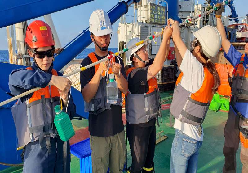中山大學海科系碳所實驗室攜手海軍官校、海大 觀測西北太平洋藍碳生物登國際期刊