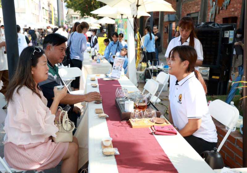 高市農業局第四屆夏祭新鮮市六龜山茶生活節 首移師六龜區新發國小串連山茶評鑑