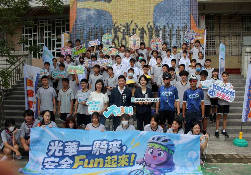 高市教育局前進前鎮區光華國中 2局處首長體驗自行車路考宣教交安