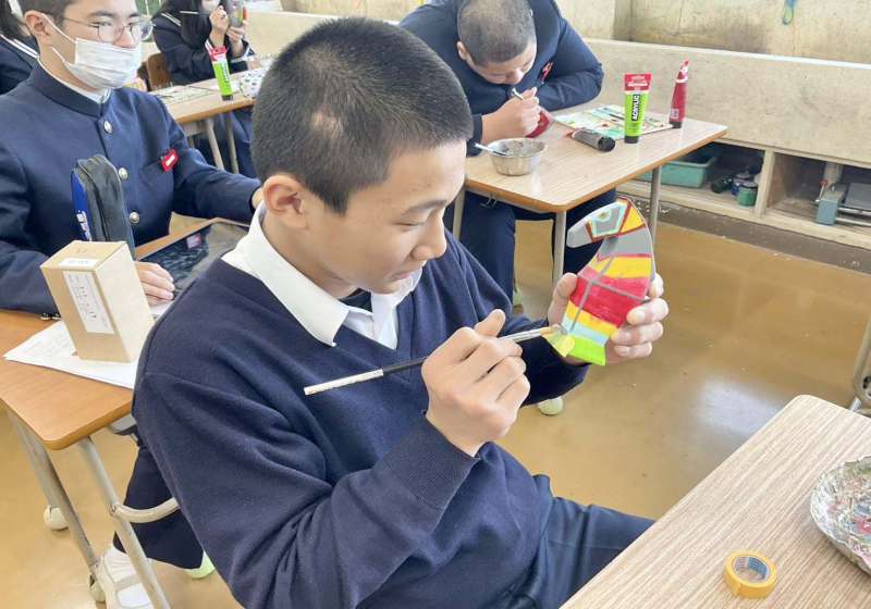 高市鼓山區壽山國中連8年參與藝起來學學計畫 受邀美日泰3校師生彩繪馬年創作