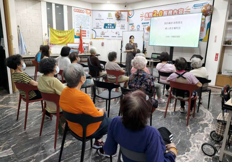 高市衛生局全齡健康共享平台應用醫事C據點 新增宣導預立醫療決定相關措施