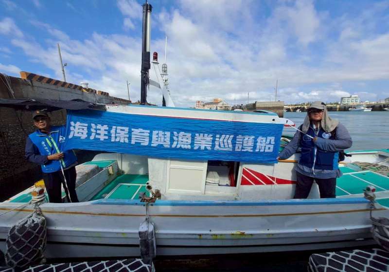 海保署會同澎湖地檢署等單位 北海赤崁等地查獲違法捕撈馬糞海膽逮6人送辦