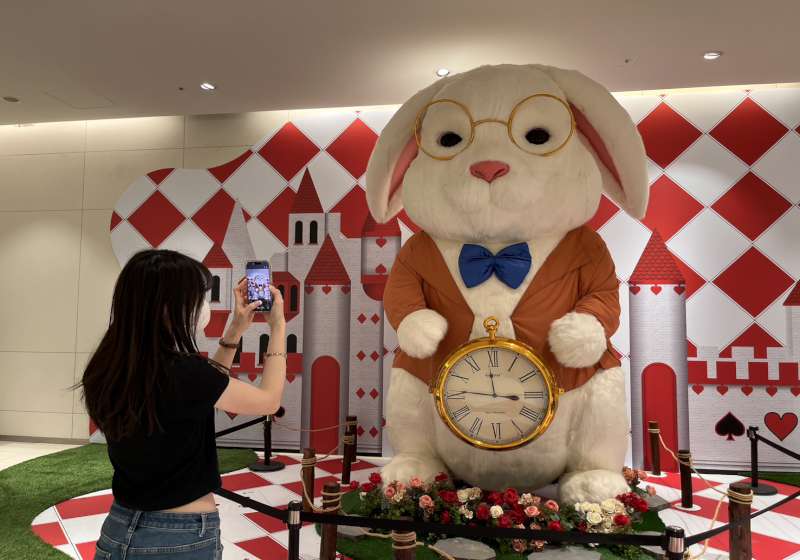 連期必訪!SKM Park 高雄草衙打造「會呼吸的巨型時光兔」與奇境花園 嗨翻兒童節
