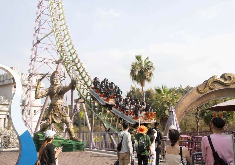 義大遊樂世界希臘神獸村1大購票搭配1小或1老入園1元 完成指定任務換主題贈品