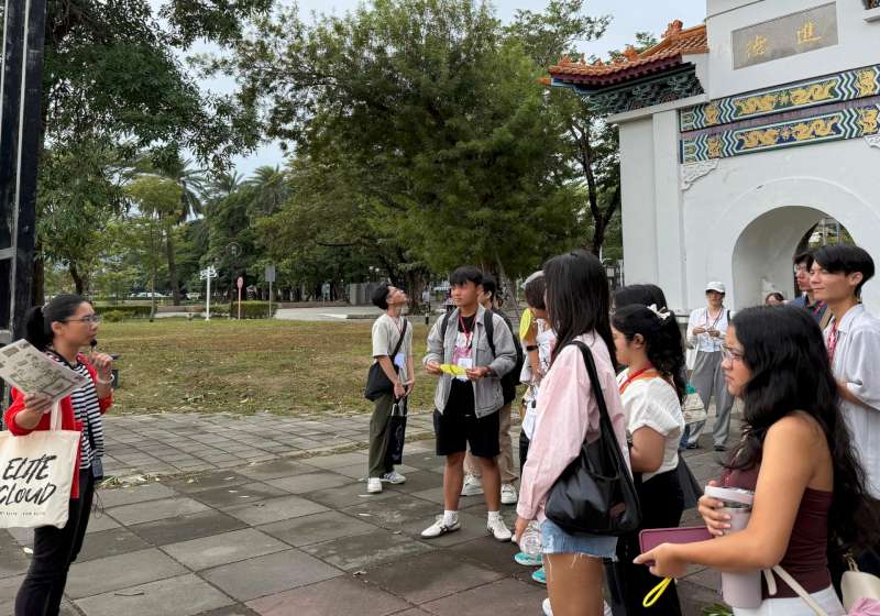 高大國際處攜手壽山公園領軍6國境外生 踏訪左營舊城等景點深入理解在地文化