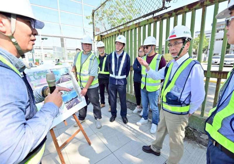 高市府訪視高捷橘線O9苓雅運動園區站聯開案配套工程 重申公設優先完善交通休憩