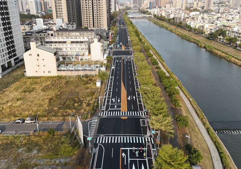 高市交通、工務局檢討楠梓區援中路 設置保護型自行車道、左轉專用道 