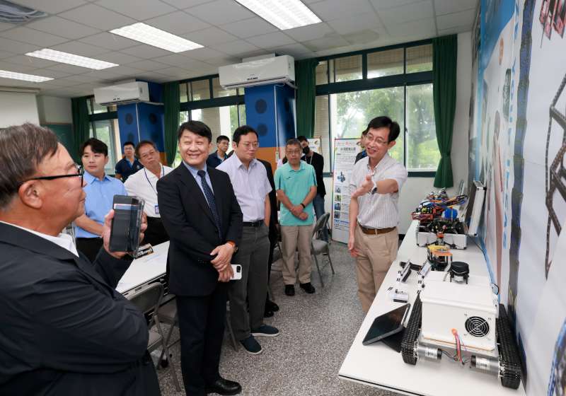 高大攜手桃園市慈善團體 建置科技寶實作基地教室啟用