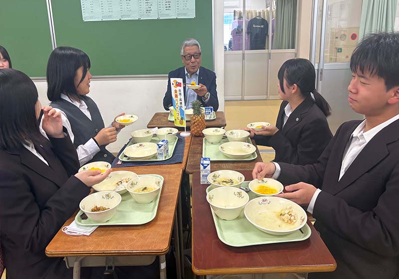 高市農業局首選金鑽鳳梨輸出日本八王子市38所國中 約15000名師生營養午餐水果