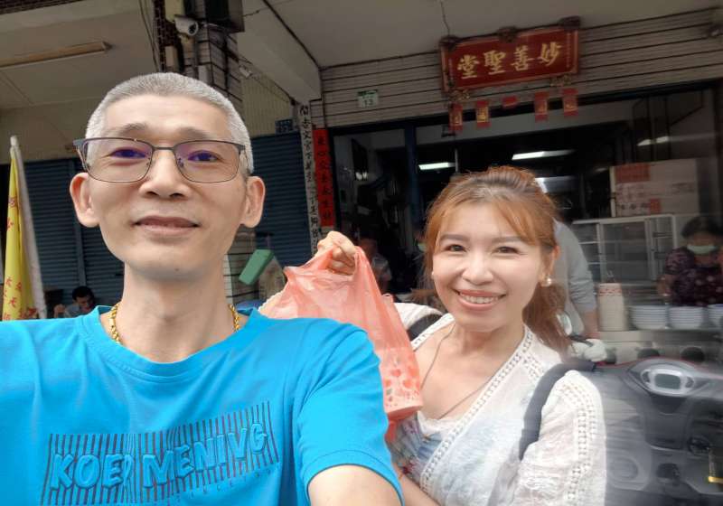  台語歌手廖婉君訪高市旗山古早味麵店 盛讚招牌客家板條獨門美味