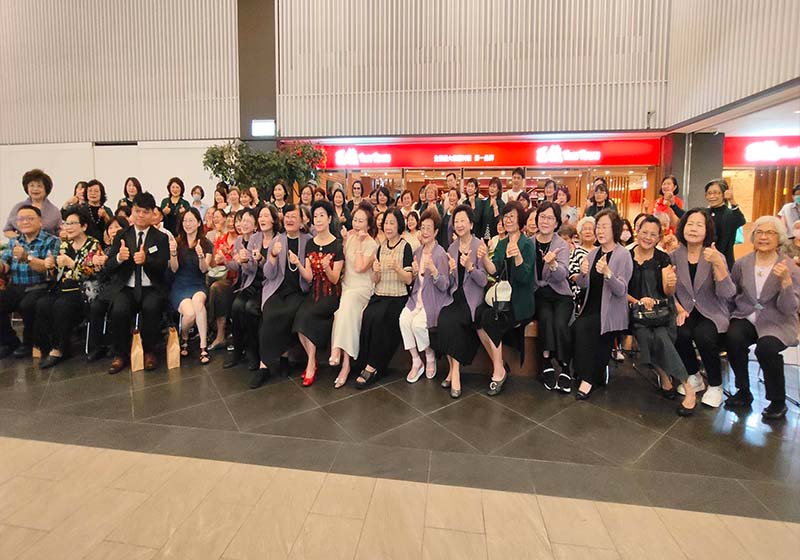 高市花友協會30週年大展「璀璨三十‧花藝饗宴」 5流派60作品苓雅區百貨邀賞