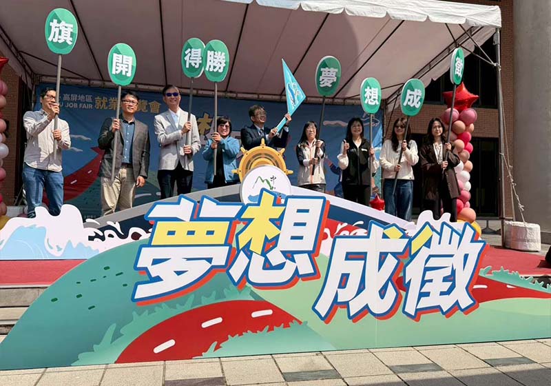 高市青年局入校宣導115年大港青年職場實習及接軌計畫 加碼獎勵期滿轉任正職