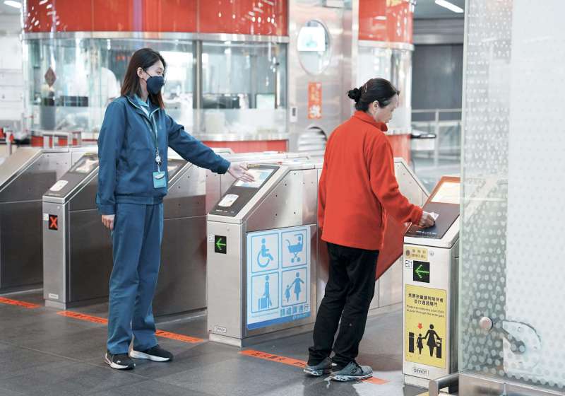 高捷攜手高市捷運局5月10日邀婆媽免費搭捷運輕軌 結合衛生局規劃25場篩檢活動