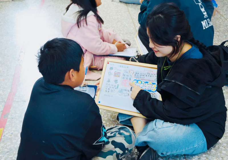 輔英科大Dream It Possible社 前進南投縣信義鄉宣教防疫正確刷牙 