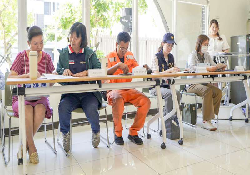 高市海洋局邀相關單位前進前鎮漁港 演練風災漁船進場船員上岸避難