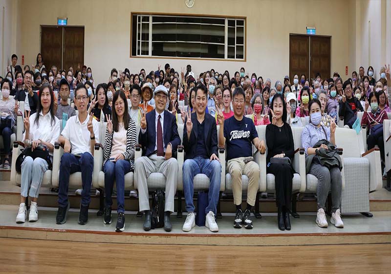 高市長期照顧暨生命教育協會理事長林耕新 社教館暢談想法決定幸福快樂