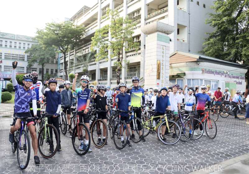 高市小港區太平國小第三屆單車挑戰百K鵝鑾鼻 親師生校友共騎應援打氣
