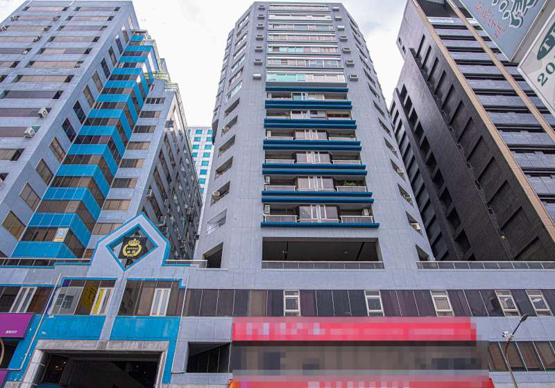 高市前金區大廈外牆老舊危及公安 管委會自主都更整建完工謝土祈福