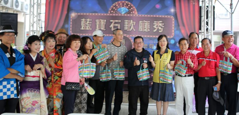 高市新興區公所邀里民聽老歌懷舊同樂 建華里社區公園彩繪完成重啟