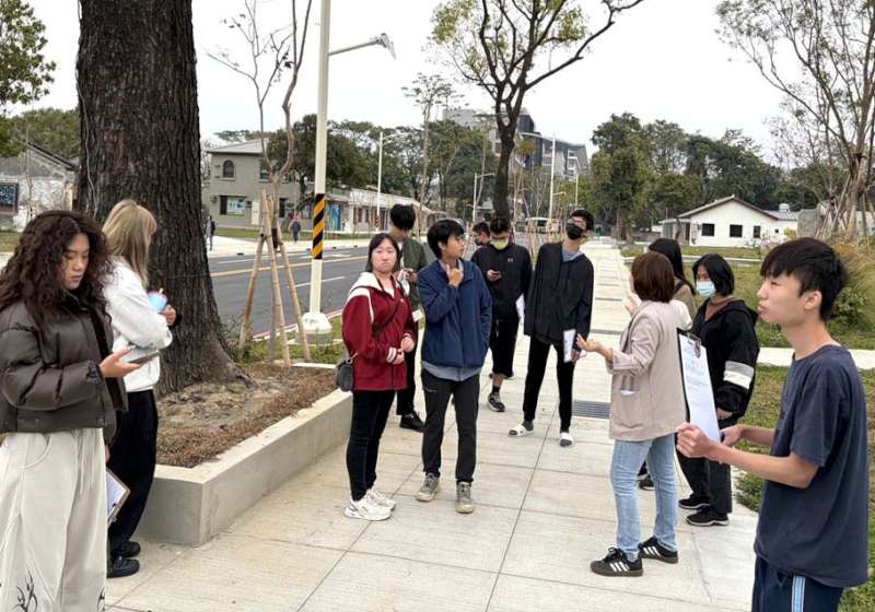 樹科大動遊、表藝、流設系師生踏查左營建業新村 發想設計桌遊體現跨域共學
