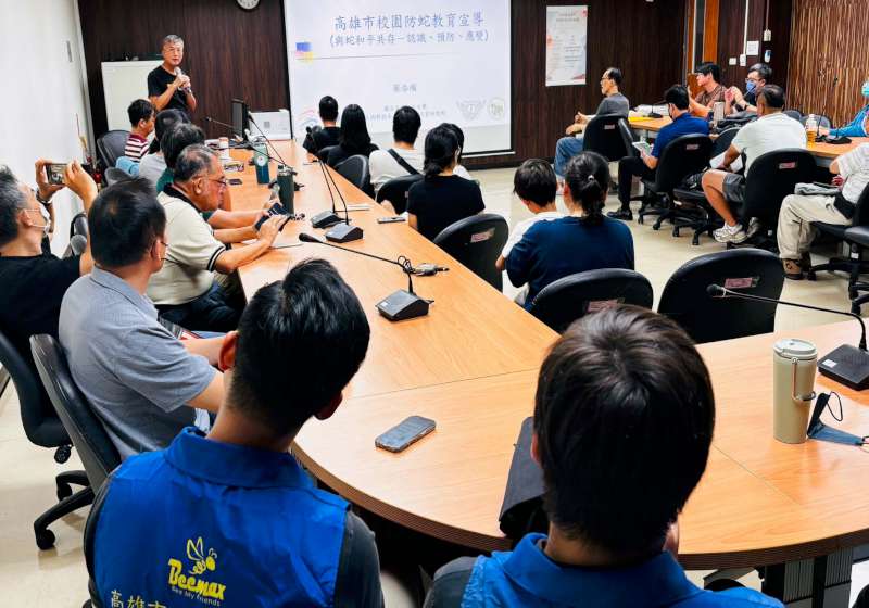 高市農業局115年度校園防蛇教育宣導 屏科大生科系教授蔡添順傳授應對防治