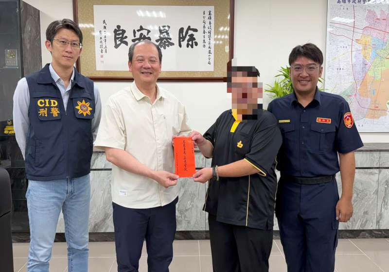 高市女網路交友遭險損失10萬元 計程車運將機警通報助逮車手獲表揚