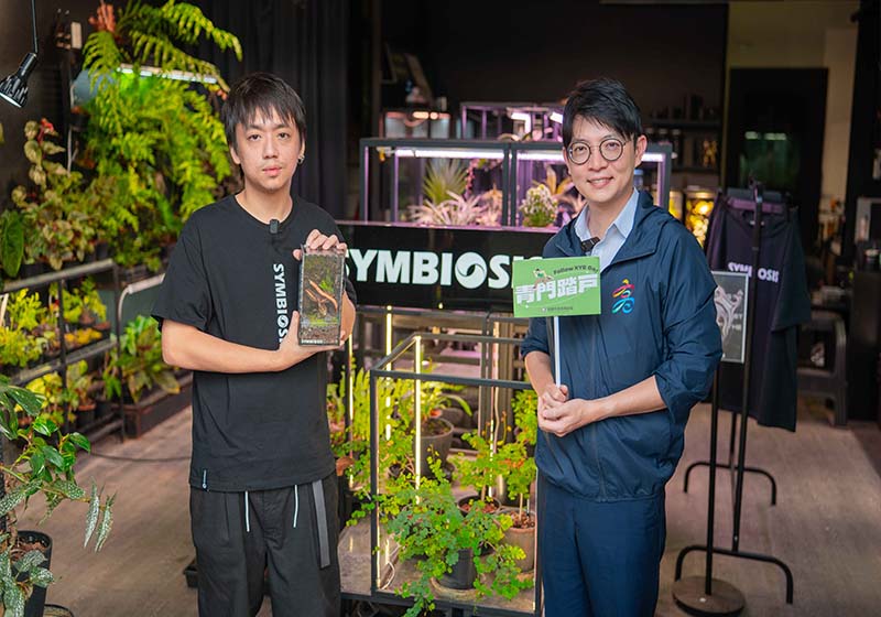 高市青年局補助精品型植物青創店家參展 暗黑系裝潢跳脫傳統店面吸青年目光