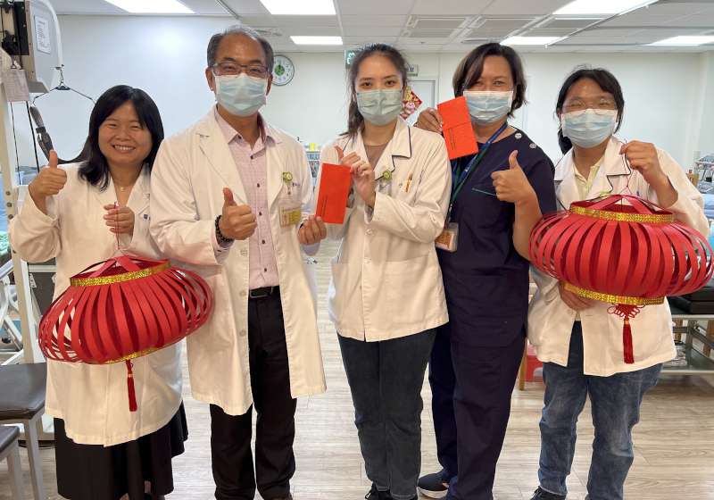 高市岡山秀傳醫院職福會發送紅包 慰勉醫護人員辛勞拜早年
