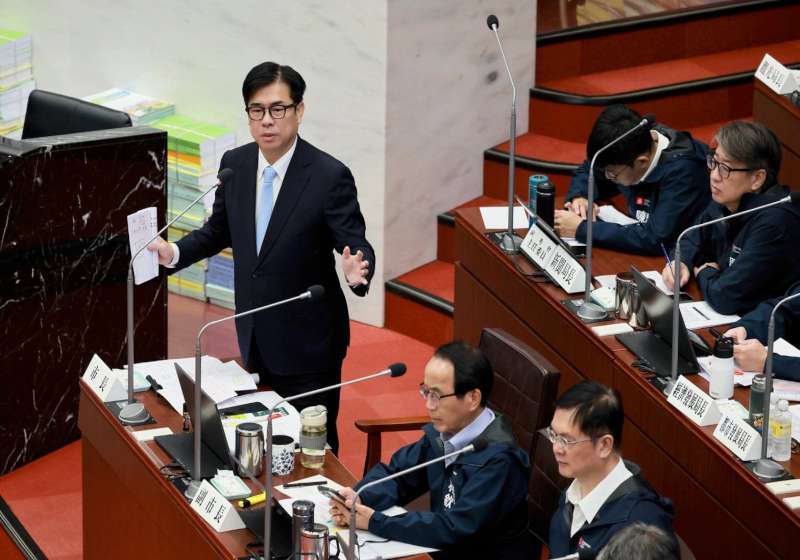 高雄市政建設產業發展 陳其邁:活化商圈鏈結人工智慧生態系提升傳產競爭力