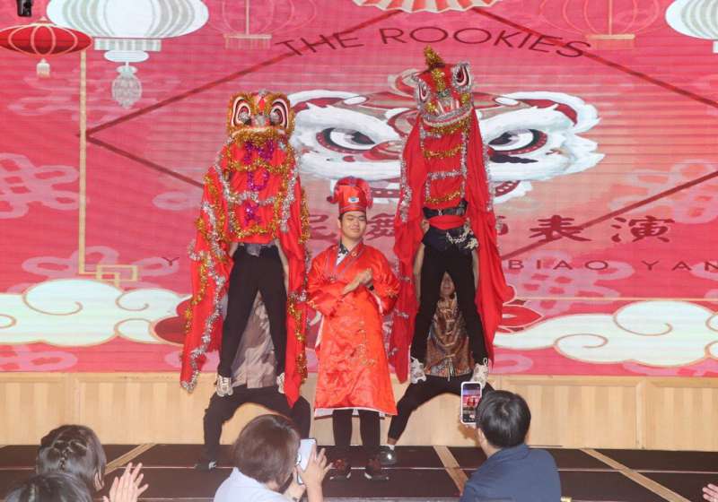 高大境外生新春聯歡晚會祈願馬到成功 舞獅東南亞傳統歌舞表演炒熱氣氛