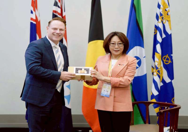 高市議會議長康裕成領軍城市交流參訪團 拜會姊妹市布里斯府會商討2032奧運等議題