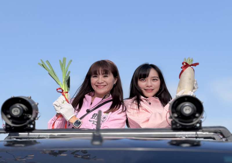 黃捷陪鄧巧佩鳳山掃街　力挺長照政策專業候選人