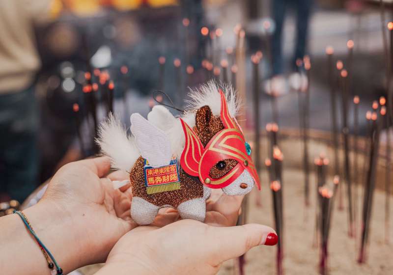 夢時代2026新春活動開跑 攜手東港東隆宮推限定「小王馬」要搶要快 