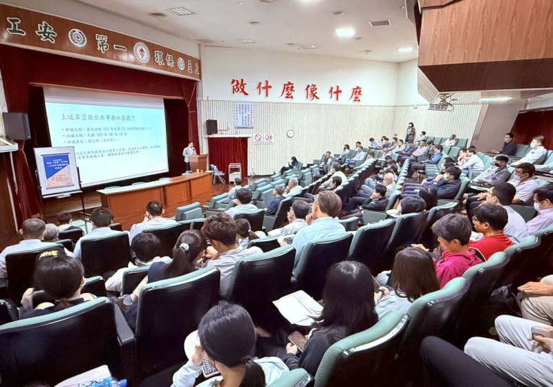 中油大林廠邀橋檢主檢施家榮介紹守法廉政 同步宣導反詐騙毒品犯罪