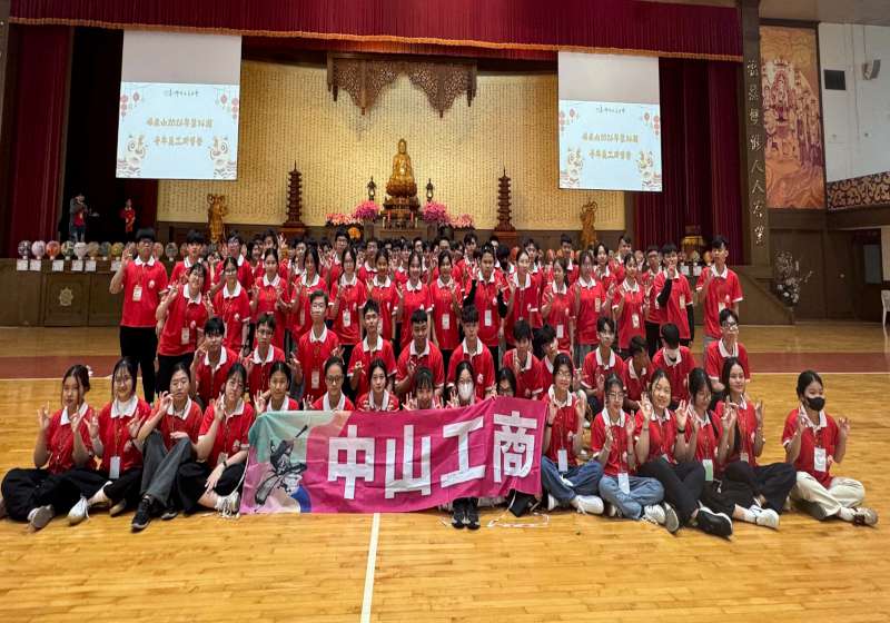 高市中山工商正規班、3+4產學攜手專班90名僑生 大樹區佛光山寺體驗服務學習