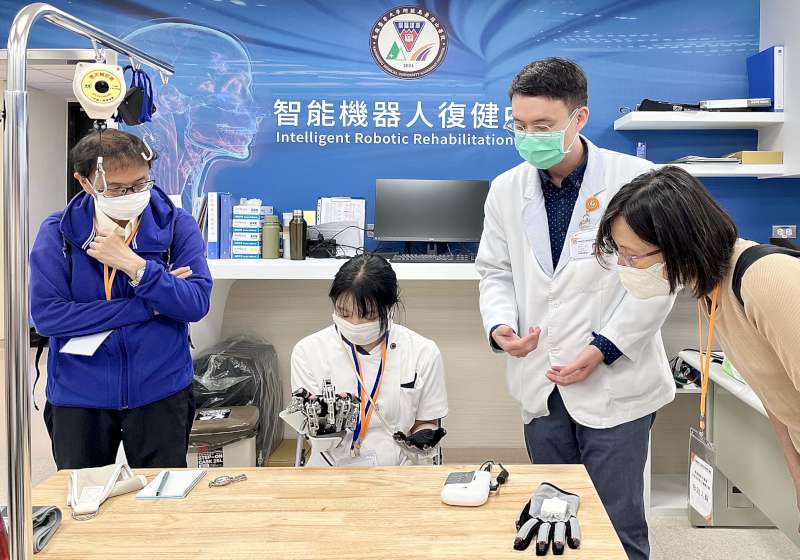 日本茨城縣立醫療大學師生訪高醫岡山醫院 觀摩復健、影像醫學科臨床實務