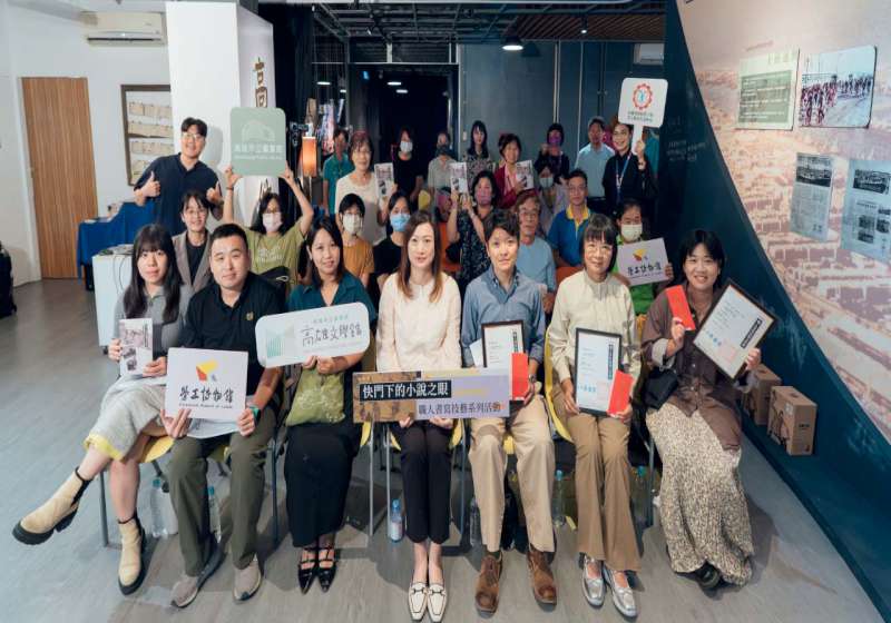 高市勞博館攜手高雄文學館推當職人書寫時書展 打卡明信片蒐集戳章換限量成果冊