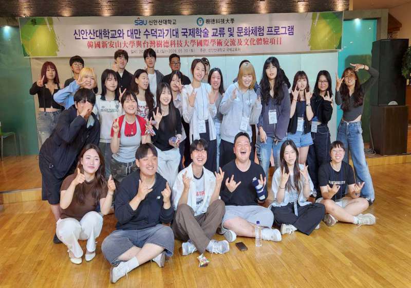 樹科大行管系13師生前進韓國新安山大學見學7天 訪景點試穿韓服體驗實作樂趣