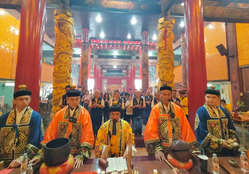 高雄東照山關帝廟天赦日補財轉運祈福法會 5月4日商請道長誦經上疏祈願消災解厄