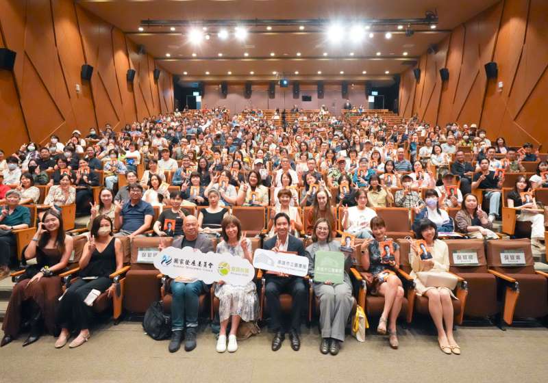 前泰國前進黨黨魁皮塔高市圖總館分享新書《未竟之路》 剖析民主結構問題