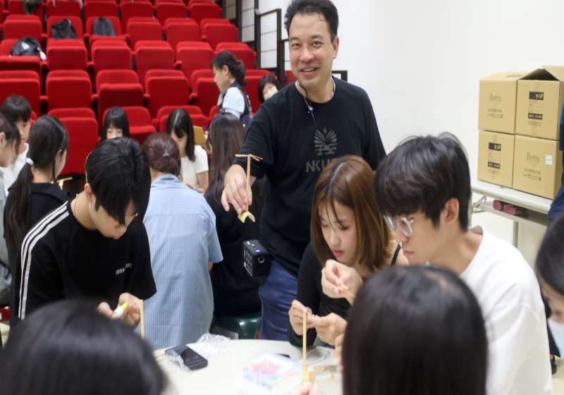 政院南服中心攜手高科大、楠梓水環教中心 邀60學生訪楠梓污水廠、援中港濕地