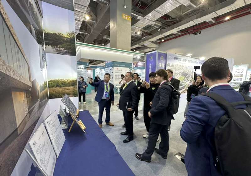 睿田能源前進2026智慧城市論壇與淨零城市展 海外城市首長驚艷彩繪光電外牆技術