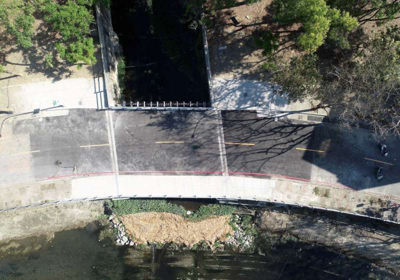高市工務局新工處拆除改建楠梓區溪南街橋 提升滯洪能力解決積淹水問題
