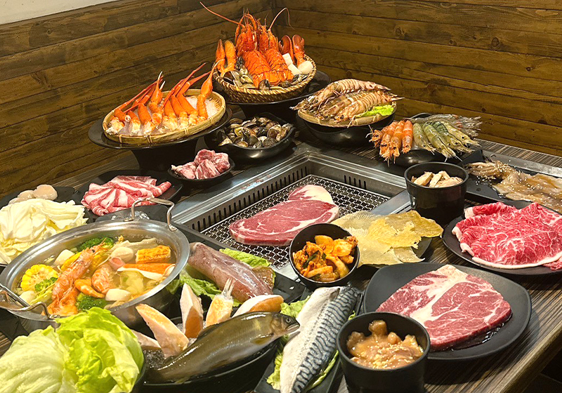 從圍爐一路吃到尾牙都OK! 聚餐指名度NO.1的浮誇系吃到飽天堂一燒十味昭和園 仁武店