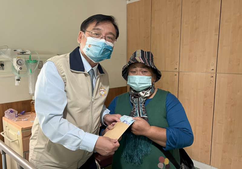 高雄榮服處啟動急難救助 各界伸援助榮民家庭度難關